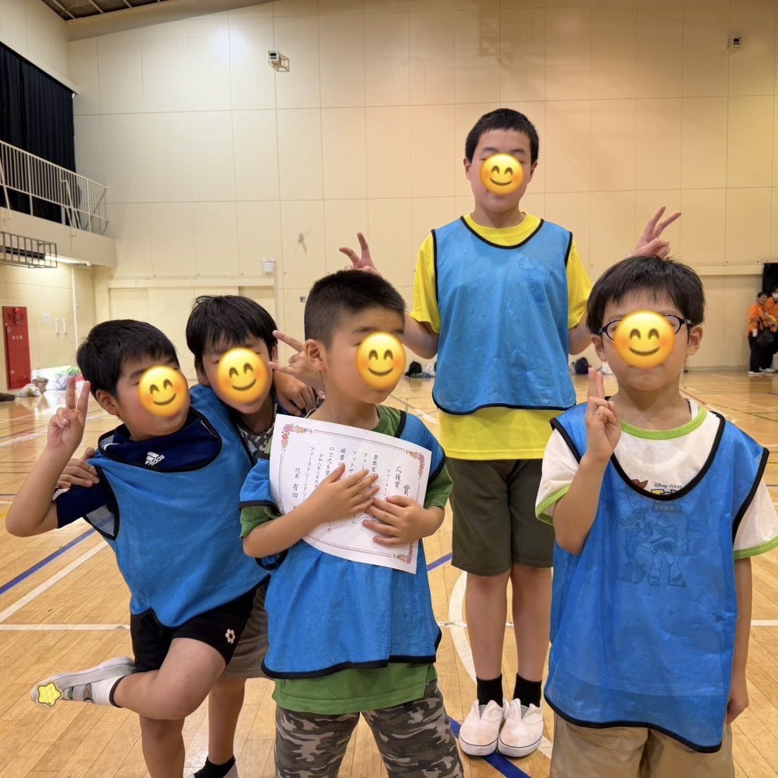 firstscene_fsgn's tweet photo. 【イベントにも、すべて「支援の意図」がある⚽】
教育事業「ファーストシーンドリーム」で、7事業所合同のフットサル大会を開催！

保護者の皆様にも見学いただき、子どもたちの姿だけでなく、スタッフがどんな表情・言葉で支援しているのかも実際に見ていただきました。

#ファーストシーンドリーム https://t.co/MXBtmlFDYg
