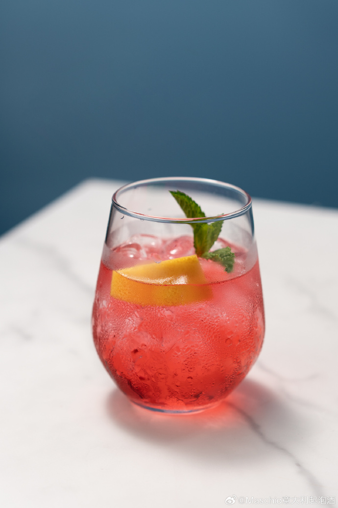 SarahAnusha's tweet photo. Crazy for iced peach oolong Whip up this 5-min pick-me-up: steep oolong tea, add peach syrup, cold water u0026 ice. Sip happy! https://t.co/t8ijENGw7Q