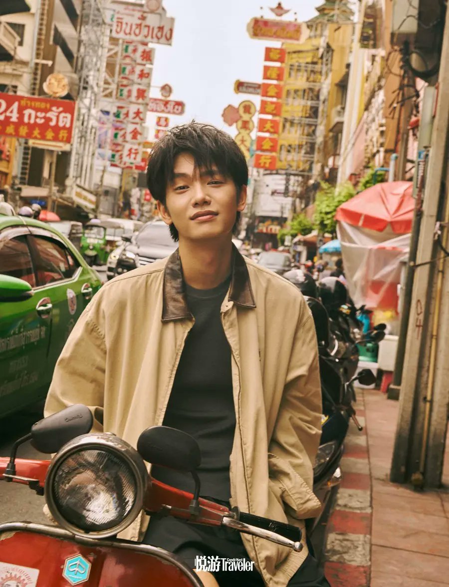 Sahamongkolfilm's tweet photo. “หวังเหยียนทง” ผู้รับบท “แต้บักเซ็ง”
ถ่ายแบบใน Condé Nast Traveller China August 2026  ที่เยาวราช 

#DearYou #จดหมายถึงอาม่าวันนี้ 
ในโรงภาพยนตร์ https://t.co/xARURdCjB0