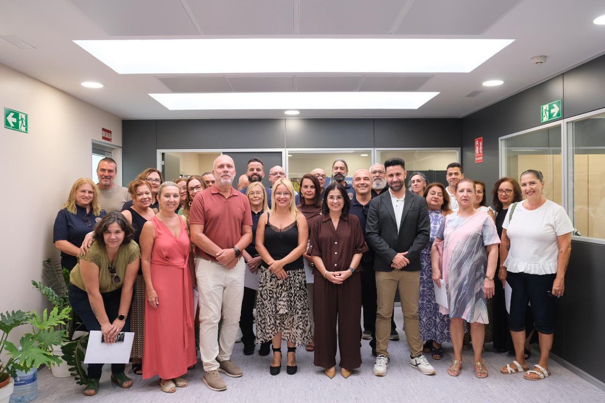 CarolinaDarias's tweet photo. 🧹 Más estabilidad para quienes cada día cuidan de #LPGC

✍️Hoy hemos acompañado a 26 profesionales del Servicio Municipal de @LimpiezaLPGC en la firma de su estabilización

🔹Un paso que reconoce su trayectoria y fortalece un servicio público esencial para nuestra ciudad https://t.co/a5vNZOXvzj