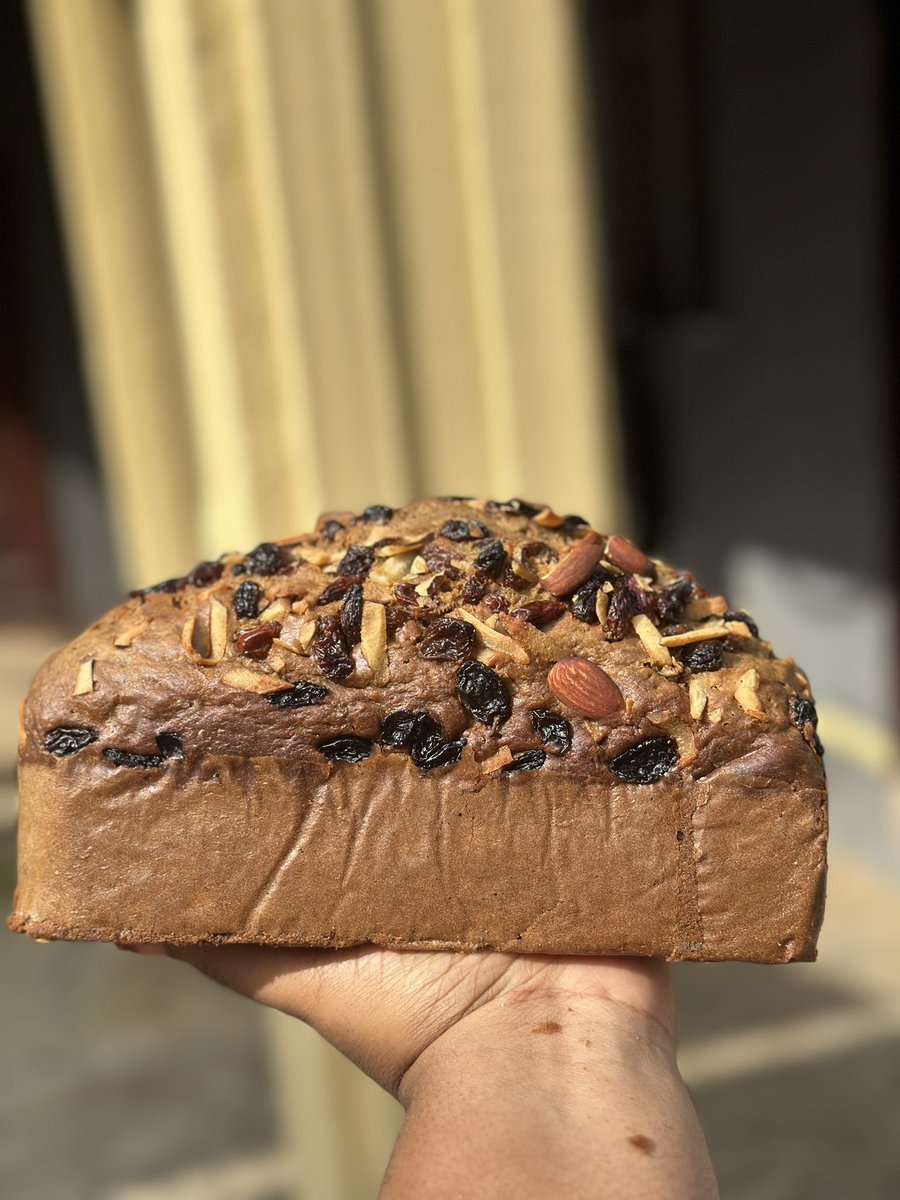 TheekVeee's tweet photo. Good morning children of God
Who wants banana Bread in Lagos this morning weekend
We have a stand by dispatch rider in Oshodi
F1 : 8,000
F2: 10,000
F3: 2,000 each MOQ is 5
F4: 15,000
📍Oshodi Lagos
📍Funaab axis Abeokuta
Please RT
#iyaloja
#Vendorena https://t.co/0lbQ1a0Gig