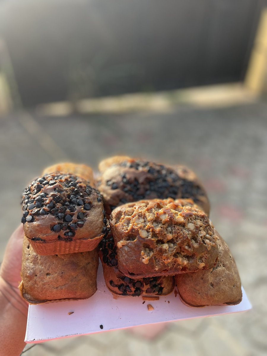 TheekVeee's tweet photo. Good morning children of God
Who wants banana Bread in Lagos this morning weekend
We have a stand by dispatch rider in Oshodi
F1 : 8,000
F2: 10,000
F3: 2,000 each MOQ is 5
F4: 15,000
📍Oshodi Lagos
📍Funaab axis Abeokuta
Please RT
#iyaloja
#Vendorena https://t.co/0lbQ1a0Gig