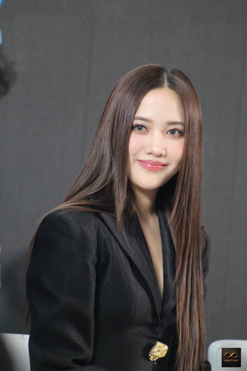 INFINITYENTTH's tweet photo. ฟรีน สโรชา ในงาน  DUO ONE : TWO SOULS, ONE DREAM PRESS CONFERENCE : CHEMISTRY ICON 
 
#PROJECTDUOONEPresscon
#แถลงข่าวเปิดตัวPROJECTDUOONE 
#PROJECTDUOONExFreenBecky 
#PROJECTDUOONExFreen 
#srchafreen #INFINITYENT https://t.co/SzVBek93Su