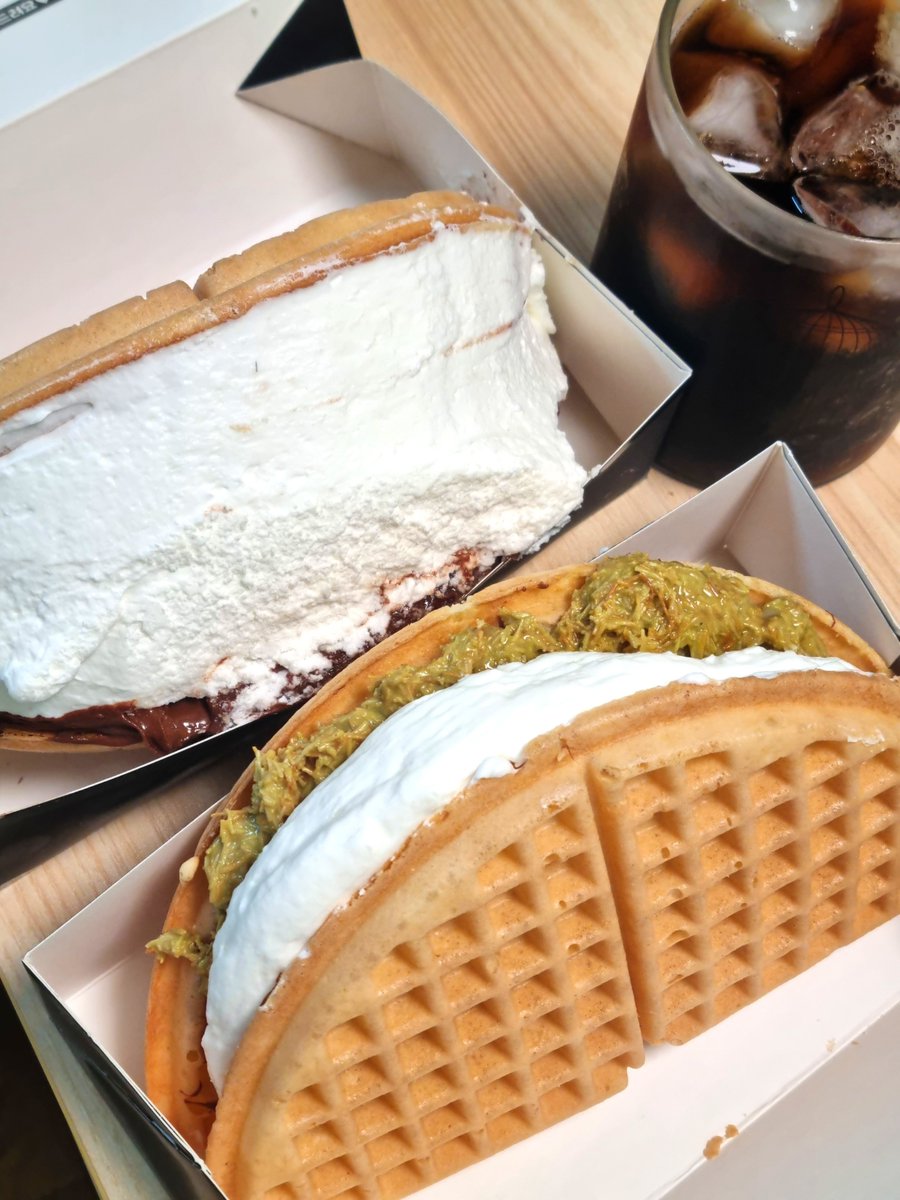 seseum_yum's tweet photo. 8/11
점심
메르밀진미집 초당옥수수 콩국수

간식
카페인중독 두바이와플/누텔라와플 반개씩
아아

저녁
바질모짜샌드위치 + 도마도소스 
아아 https://t.co/1aKaKkSDaI