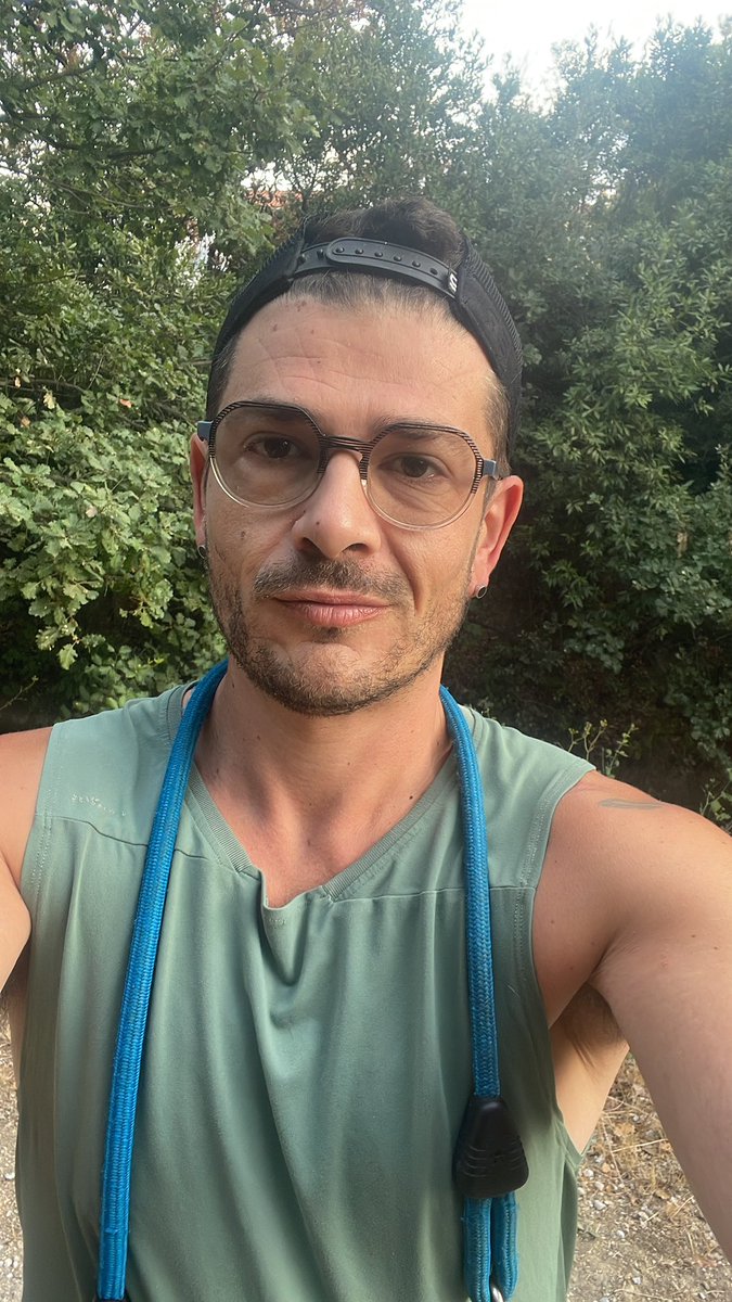 alks6630's tweet photo. Bonne aprèm
#gayfr #dog https://t.co/gk58Jvuduv