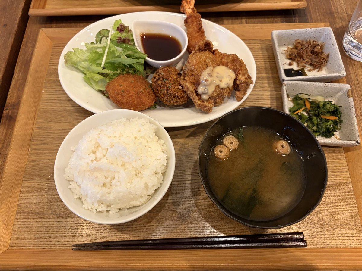 toszet's tweet photo. 3年くらい振り？の面子でオフしてきた
沢山遊んで沢山食べて沢山歩いた✨
美味しい海鮮もご馳走してもらっちゃったし、お土産もいただいたので写真でお裾分け(？) https://t.co/iz9Hl99WvK
