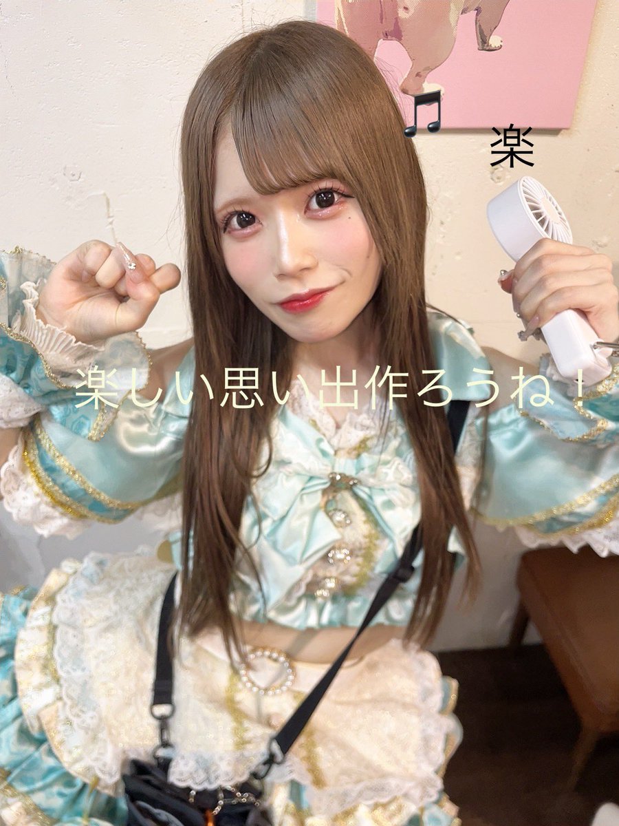 Tauther's tweet photo. ななちゃんの喜怒哀楽写メ（以前に撮ったのに文字等入れてます、ななちゃんに掲載許可もらったのでのせます）
#なたん日記 https://t.co/6dlt7m9NdQ