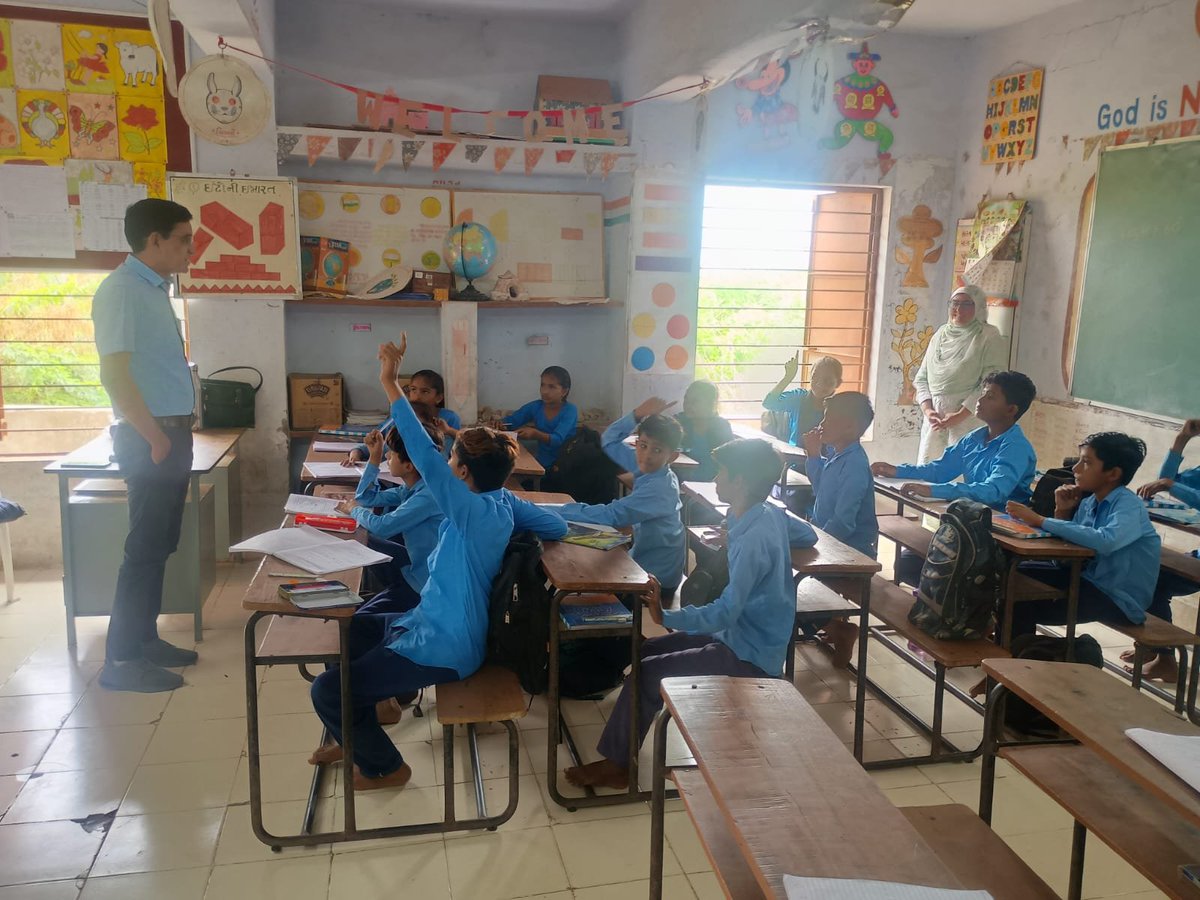 URughani's tweet photo. Not only a visit but true job satisfaction
#school
#visit
#kachch https://t.co/QserU9ax0D
