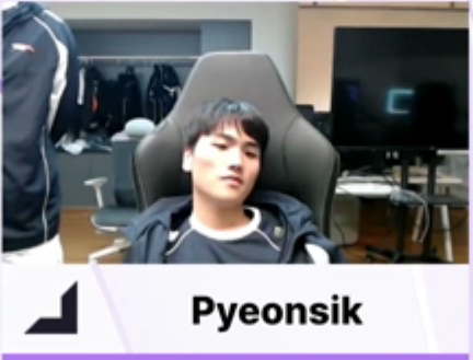 MaplePrism's tweet photo. When your org puts you in a semifinal against a team that just 2-0'd your orgs rival for top of the league #KespaCup https://t.co/cbCmDTahEs