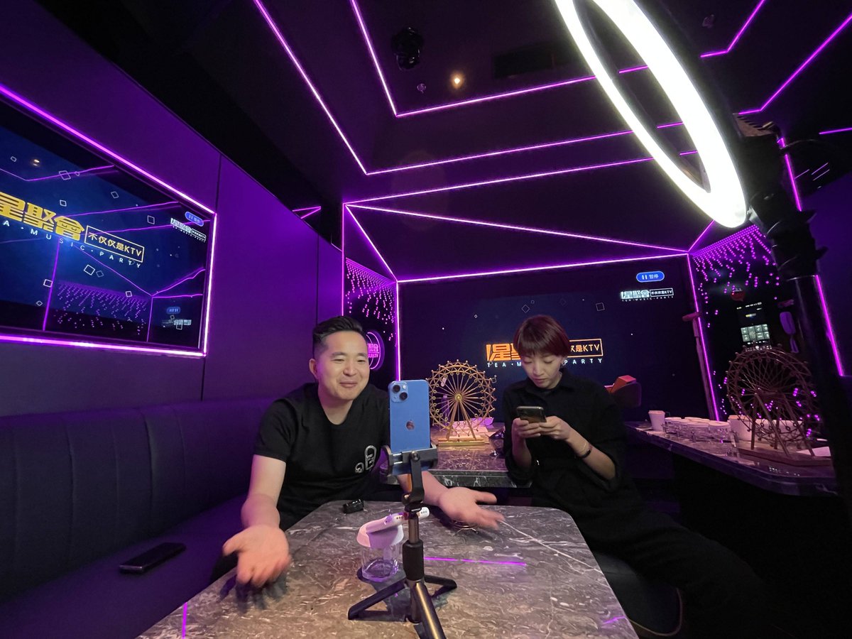 precious7761's tweet photo. Just turned up the KTV mic and sang all my favorite hits like no one’s listening—pure Friday night vibe! https://t.co/VWIzG11Isq