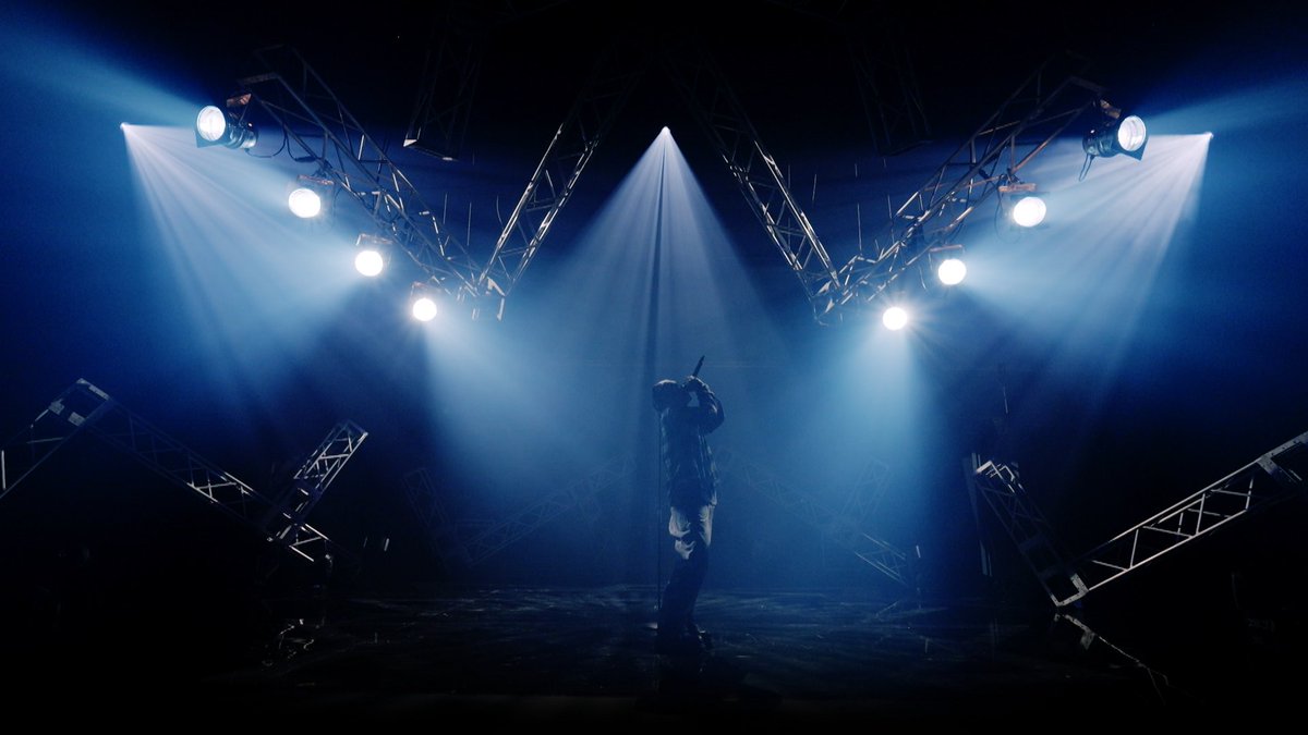 ntv_midnight's tweet photo. #夜の音　8月11日(火) 24時24分から放送！
Fukaseのステージフォトを先出し

「twilight」「Bad Entertainment」の2曲を披露✨
パフォーマンスをお楽しみに！ https://t.co/MkLvZ6ft0m