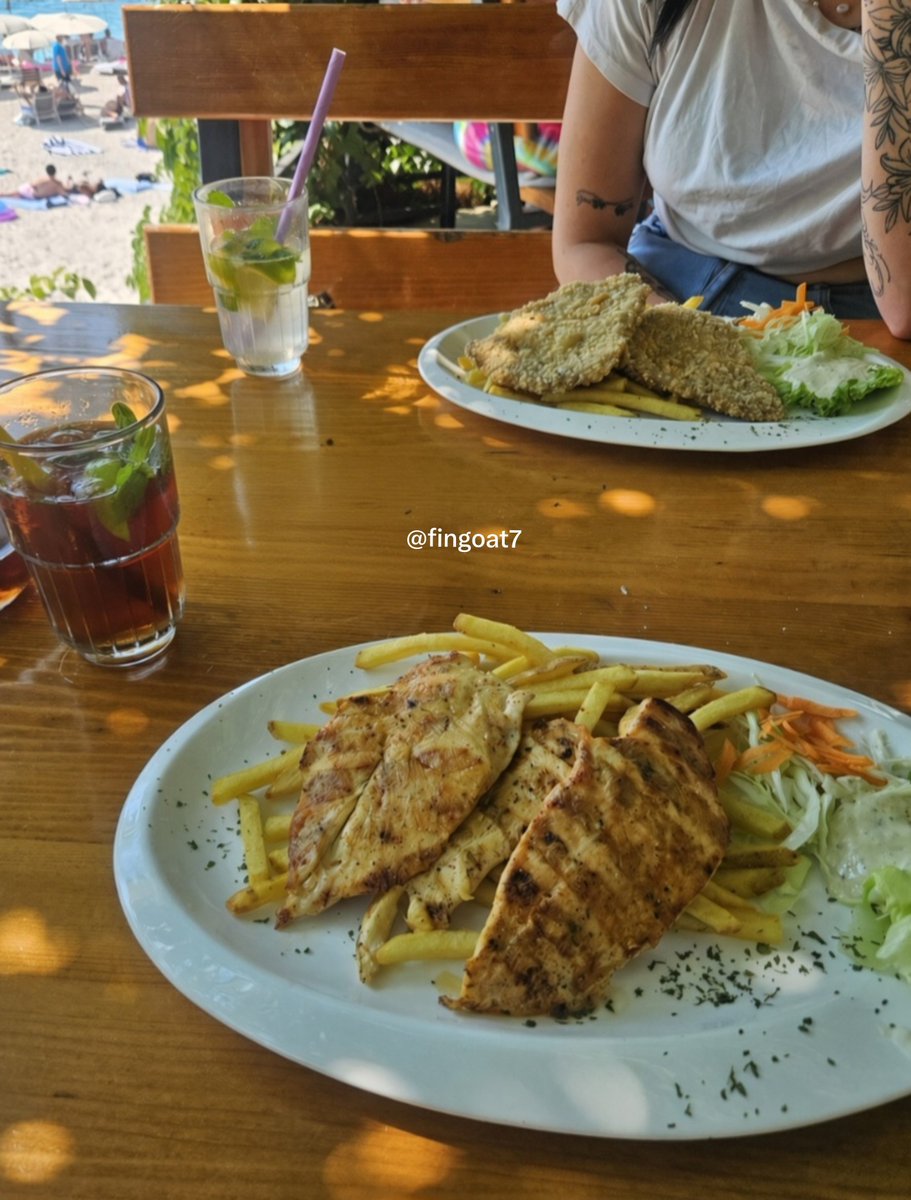 fingoat7's tweet photo. Lunch time
50€ to cover boys asap😋 https://t.co/9kKuF5D6XG