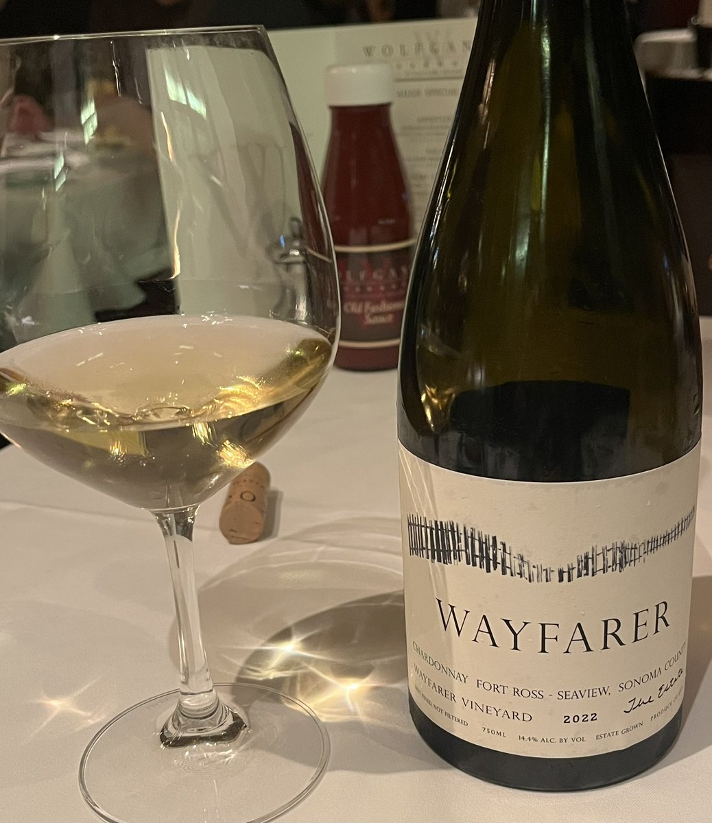 tanoshiiwine's tweet photo. ワインはソノマのシャルドネ！🍾
フレッシュな果実味と甘やかな樽香の絶妙なバランス。とってもおいしいぞ！😽🇺🇸 https://t.co/fm3l7ntYTQ