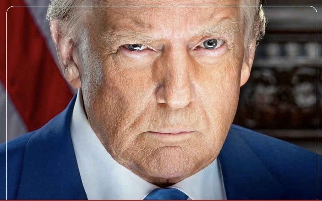 ArazNews_Tr's tweet photo. 🚨 ABD’li yetkililer: Trump, İran’ın suikast tehdidi nedeniyle uçağını gizlice değiştirdi.

Trump’ın Ankara ziyareti sırasında, güvenlik gerekçesiyle Air Force One yerine daha küçük bir C-32A askeri uçağıyla gizlice uçtuğu bildirildi. https://t.co/7V0AcIvAyW