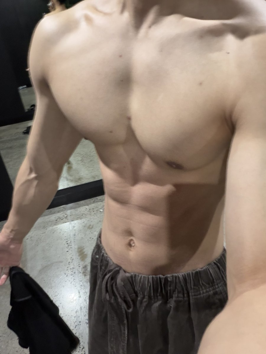 FuckForever_2's tweet photo. 腰肩比2:1 #健身一男的 https://t.co/iYV4sZYpIB