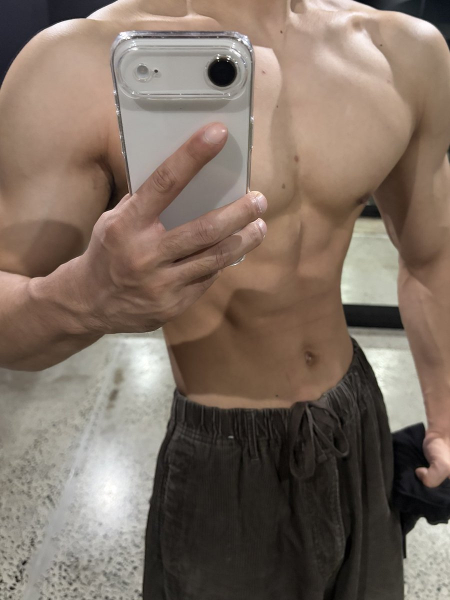 FuckForever_2's tweet photo. 腰肩比2:1 #健身一男的 https://t.co/iYV4sZYpIB