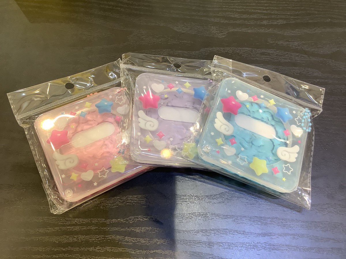 390sendaiE's tweet photo. ︎︎☁꒰ঌʚ新商品ɞ໒꒱︎︎☁

＼＼ 推し活シリーズ ／／

あなたの缶バッジを可愛く守る❣️
缶バッジキーホルダーが新登場✨

天使の羽が可愛い🩵
商品をぜひお買い求め下さい👼

🏷️390円(税込429円)

ぜひ店頭にてお待ちしております🛒𓈒𓂂𓏸 https://t.co/P0GA0jF037