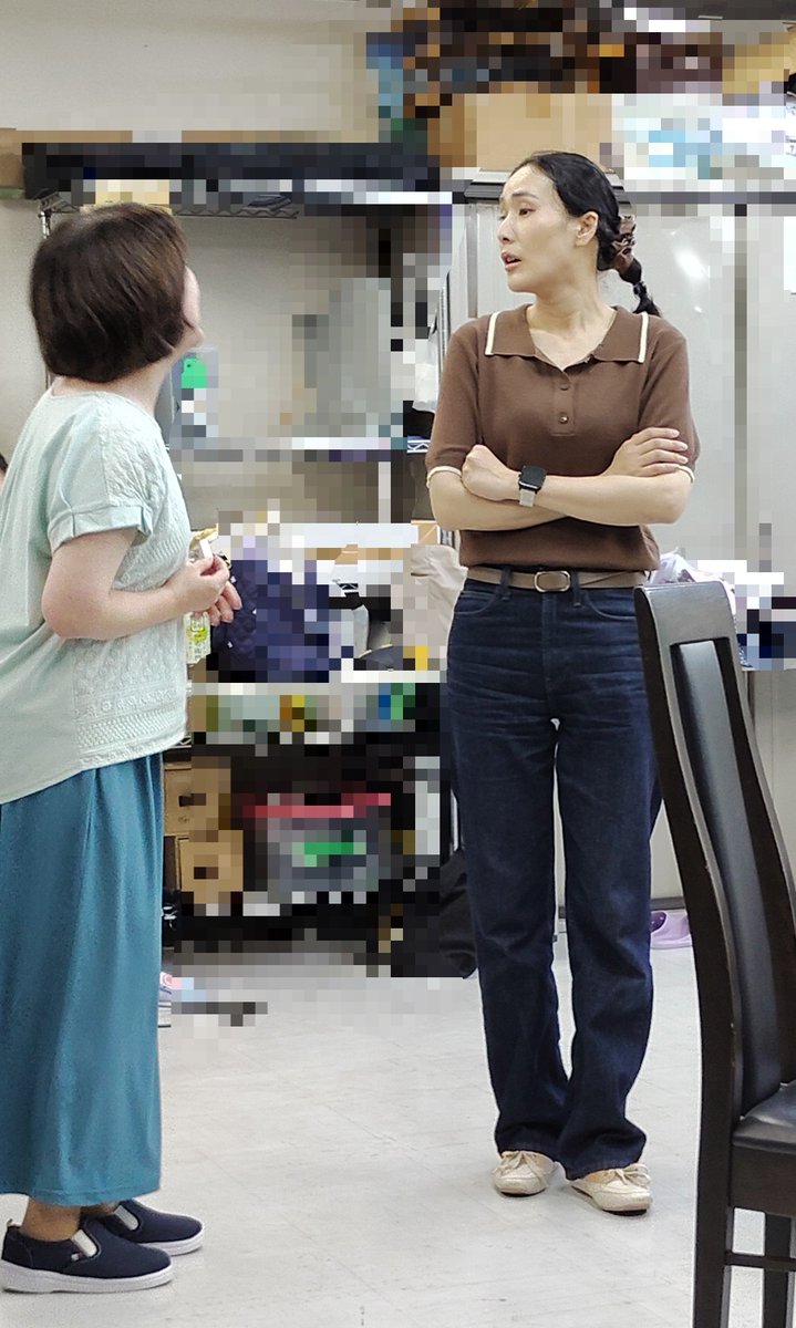 GekidanTDH's tweet photo. 🚬煙チームのキャスト紹介を引き続き✨️

原田泉役　#堀越桃子
野々村桂役　#川端香月

自分の正義一本槍、泉のおばちゃん。
チャーミングなおばあちゃん、桂。
元気な2人が舞台を盛り上げます💪

🎫ご予約はこちら
https://t.co/lByjG7tUz1
#煙が目にしみる https://t.co/sutWHAgaT6
