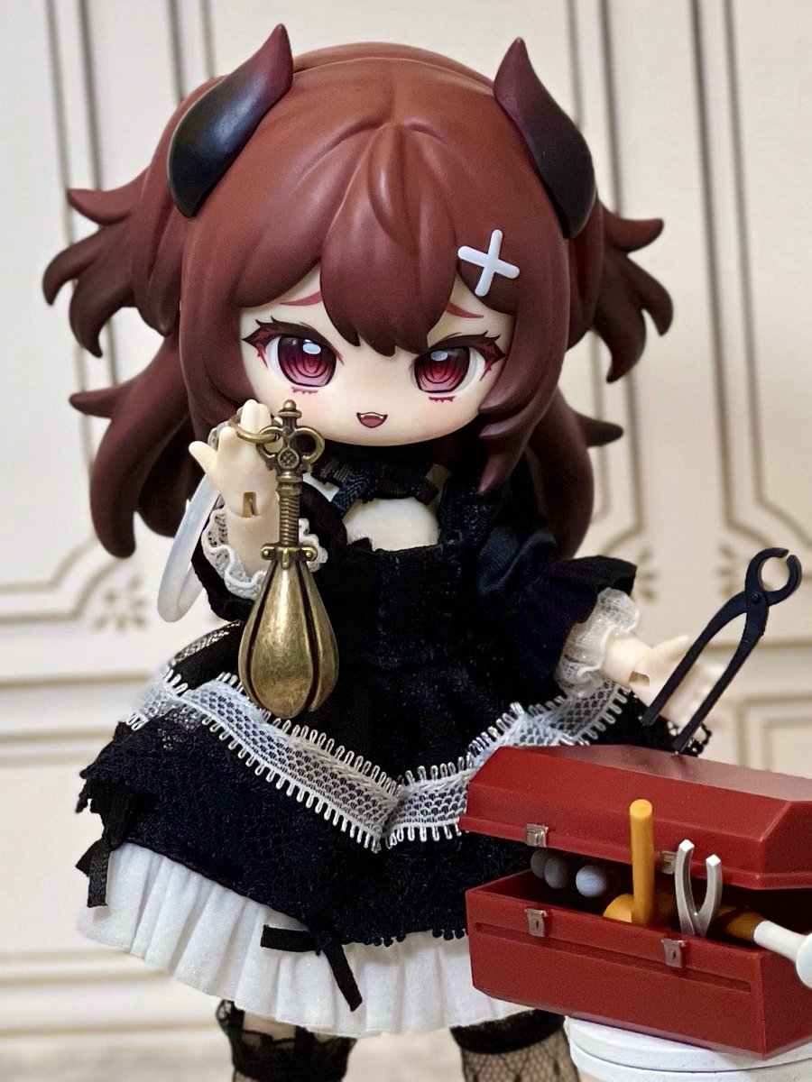 uekarayomu's tweet photo. 苦悩の梨 めじるしチャーム / レインボー

某天動説アニメでも出てきた拷問器具🔩💥
最近人気なガチャガチャのめじるしってやつは物騒だねぇ！ https://t.co/HZYfX6jTiU