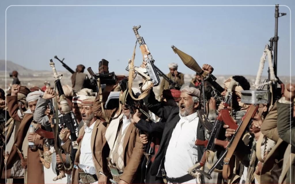 ArazNews_Tr's tweet photo. 🚨 Husiler Marib ve Muha’ya saldırdı; Yemen ordusu karşılık verdi.

Husiler balistik füze ve İHA’larla saldırılar düzenlerken, Yemen hükümet güçleri Husilerin mevzi ve askeri ekipmanlarını hedef aldı. https://t.co/svhP1ELM8f