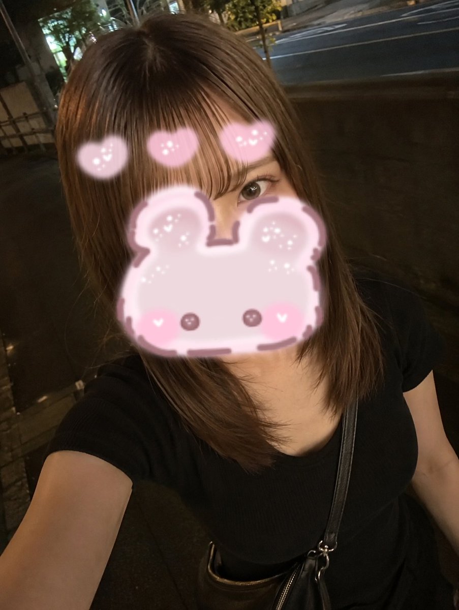 kimidake_12345's tweet photo. もう嫌だ！！！！😡💢

バイト前に毎回メイクするのめんどくさすぎる！
平気で1時間かかるもん…😭

だから彼氏はノーメイクでもキスしてくれる人がいいなっ💕

すっぴんだと可愛いって思わないよね…？🥺 https://t.co/pLgDH5q2Mr