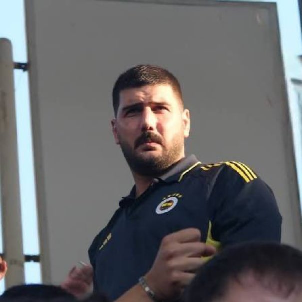 Nuribey_10's tweet photo. -Karaborsa yapmaz
-Evinde yasa dışı para saklamaz
-Vatanına milletine bağlıdır
-En büyük kusuru Prada giyinmesi (e olsun o kadar da) https://t.co/4u5rYQrvj5