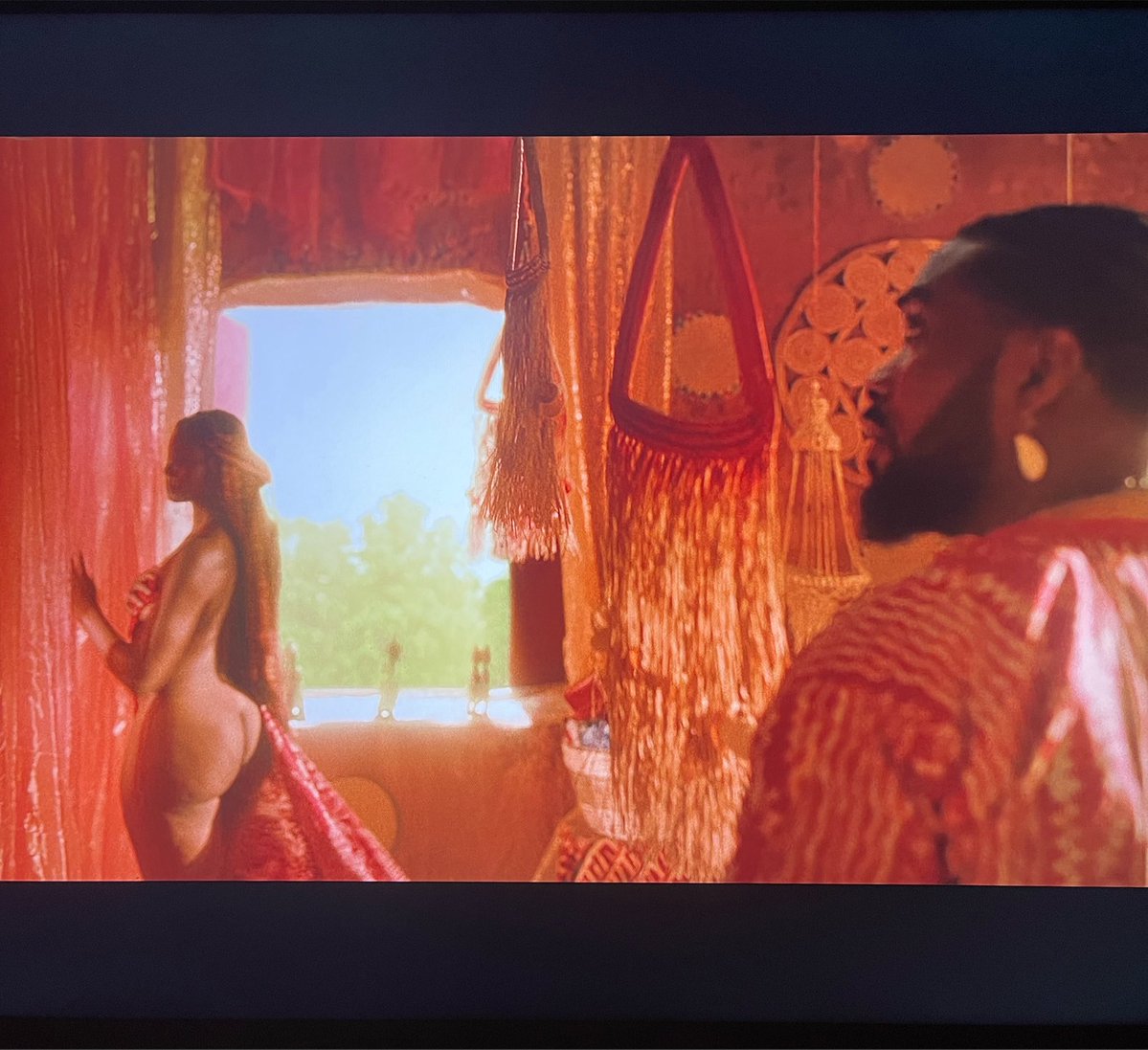 Northernigbobwo's tweet photo. This colours of fire movie. Osas Ighodaro and Uzor Arukwe nearly got me. https://t.co/2DaAZA6NyZ