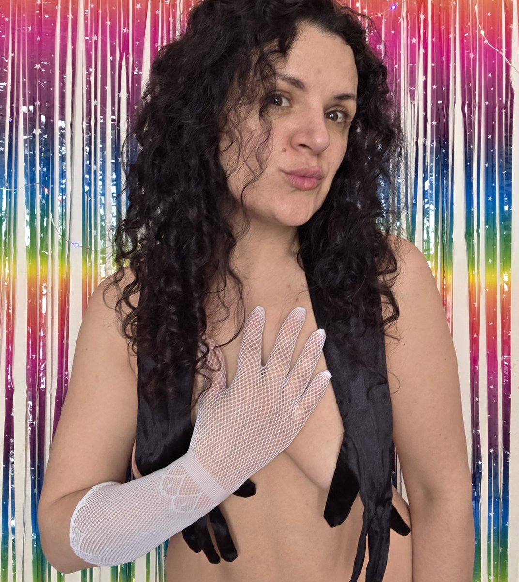 NataliaCurly's tweet photo. What beauty and allure these hand accessories possess! For millennia, the sight of gloved hands has captivated the imagination! #hands #gloves #handsgloves #nails #handfetish #handjob #Mom #mommy #Mombody #momdom #Milf #MILFA #tits #roleplayinggames #skin #BoobFetish #bigtits https://t.co/xA5JCANSKI