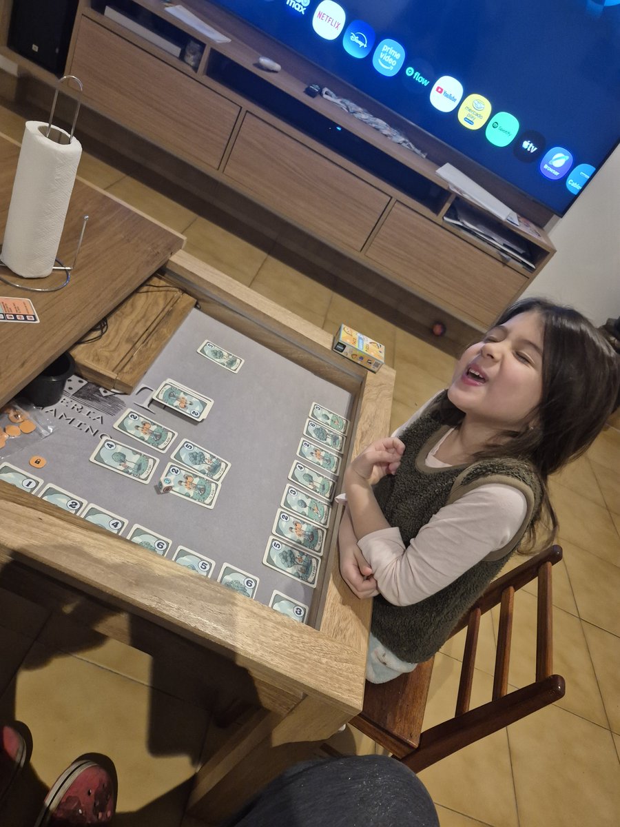 GallotaMax's tweet photo. #fMLUZU buen dia !! Por aca hacemos mesas para juegos de mesa!
Ideal para los peques!! https://t.co/i8fJXm30Yt