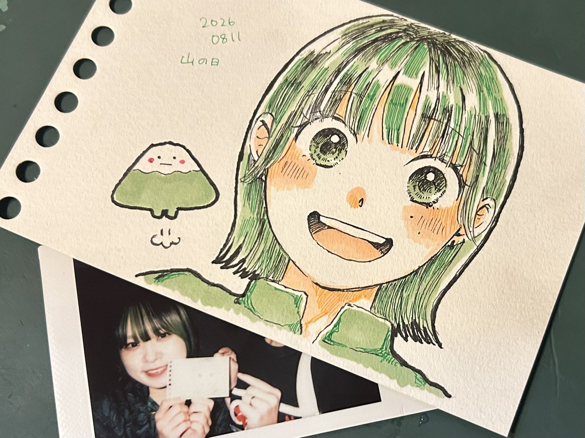 yzko_chang's tweet photo. 開場前になおさんと一緒に絵描いた💚💕💚かわいすぎ原画いただいてしまった〜〜〜🦖
チェキは実質囲みです(白飛びしたけど！)

遊び人絵描き会やりたい…………

#ヤママチミキ
#ギャンパレイラスト https://t.co/BH9Qivxolj