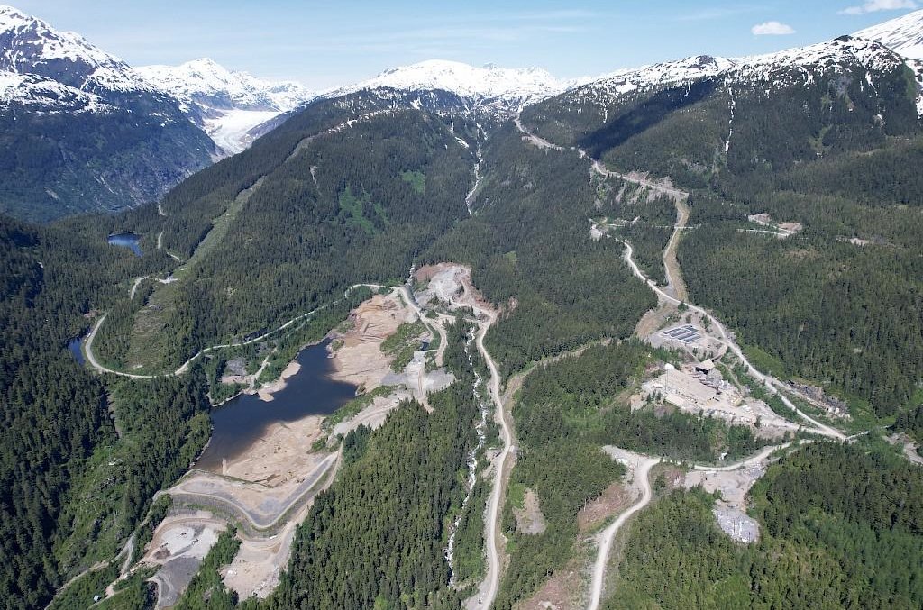 Transzilla40826's tweet photo. 🚨 GOLD IS NEAR RECORD HIGHS. PAY ATTENTION.

While everyone debates AI valuations, gold continues attracting capital as investors seek hard assets and safe havens.

$NRED NovaRed isn't just a copper story. The Wilmac project also targets gold mineralization, giving investors exposure to two of the strongest long-term themes: electrification and precious metals.

The best exploration stories often combine multiple macro tailwinds.

#Gold #Mining #Investing