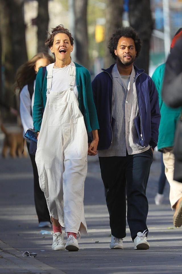 ComfortLolaa's tweet photo. Katie Holmes and her boyfriend Bobby Wooten III 
Love lives here ❤️ https://t.co/u9gFnmuSFQ