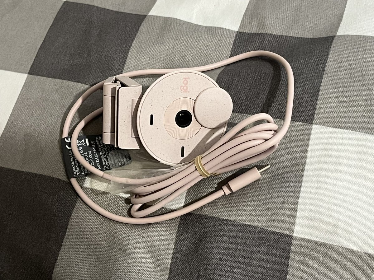 afterneoz's tweet photo. wts lfb logitech brio 300 used only 3 times for 1,800 pesos nalang need funds https://t.co/XQiOzDpyUL