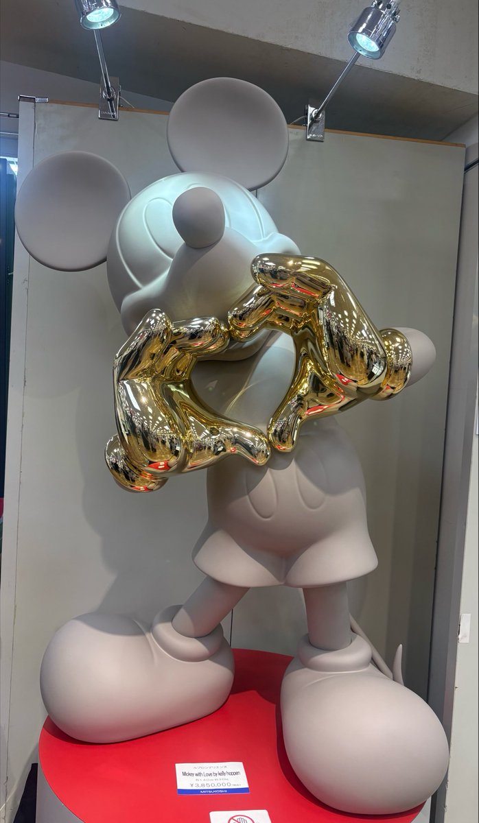 tomiyackeyma's tweet photo. Dマケ行ってきたよん。
ベイマックスは今回とても少なかった。
が、お皿とコンテナ買いました。

母がトイストーリーの巾着のシークレット引き当てて、うやらまぁ🥸 https://t.co/oxNGBre1mZ
