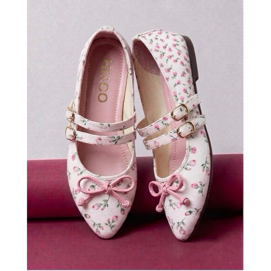 glimmeurs's tweet photo. Guuuys lihat apa yg aku temukan 👀
Sepatunya gemess bgt bunga bungaa🌸 https://t.co/ajNh7DrGI3