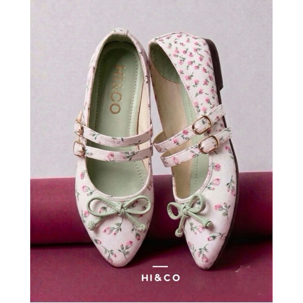glimmeurs's tweet photo. Guuuys lihat apa yg aku temukan 👀
Sepatunya gemess bgt bunga bungaa🌸 https://t.co/ajNh7DrGI3