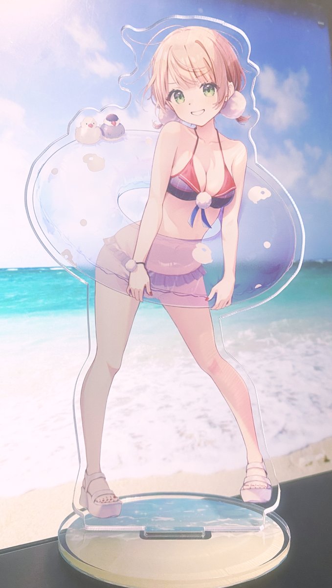 toki_ship8's tweet photo. C108新刊セットのアクスタサンプルが届きました！🏖️
印刷めちゃ綺麗で15cmのサイズ感もちょうどいい感じです！
特にお気に入りなのが浮き輪部分！すりガラスっぽい半透明になっていて、背景を変えるとこんな感じで雰囲気が変わります✨
夏っぽくてめちゃ良い感じに仕上がりました！ https://t.co/b1nikMkXRF