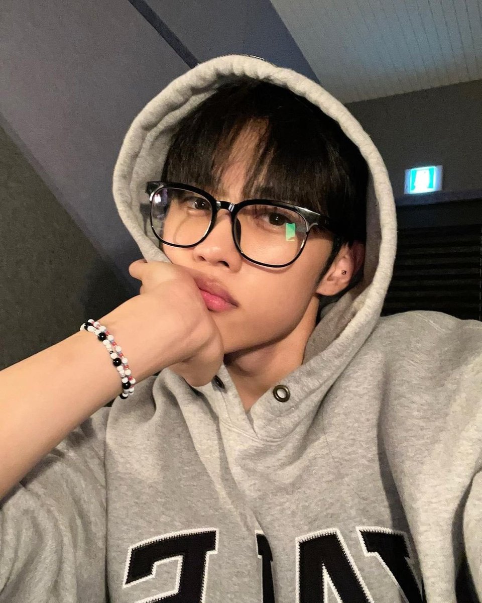 mwischief's tweet photo. ⠀⠀⠀

⠀⠀after work selcas 📸

⠀⠀ https://t.co/mn8C48xk7M