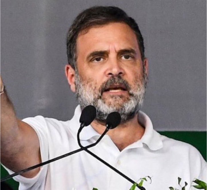 savedemocracyI's tweet photo. ब्रेकिंग न्यूज 🚨

शिवसेना यूबीटी नेता आदित्य ठाकरे ने झारखंड प्रोटेस्ट पर कहा कि,

“ झारखंड में हुए लाठीचार्ज पर लोकसभा नेता प्रतिपक्ष राहुल गांधी समेत हम सभी ने उसकी निंदा की है। 

दूसरी बात यह है कि वहां सरकार जांच भी करा रही है और सभी माँगो को मान भी लिया गया है और मंत्री भी लगातार बातचीत कर रहे हैं। 

झारखंड में पुलिस पर पथराव करने वालों के हाथों में भाजपा के झंडे थे। 

जिस तरह प्रधानमंत्री नरेंद्र मोदी ने जंतर मंतर पर छात्रों से बातचीत नहीं की उसी तरह झारखंड के छात्रों से भी बात नहीं की है। 

गृह मंत्री और प्रधानमंत्री फंड की चोरी और छात्रों के आंदोलन के मुद्दे पर कुछ भी कहने को तैयार नहीं हैं।

अगर आप सदन में आने के लिए तैयार नहीं हैं, तो अब तय कर लीजिए कि आप गृह मंत्री हैं या ‘वर्क फ्रॉम होम’ मंत्री ,,

आदित्य ठाकरे ने कड़ा निशाना साधा है।