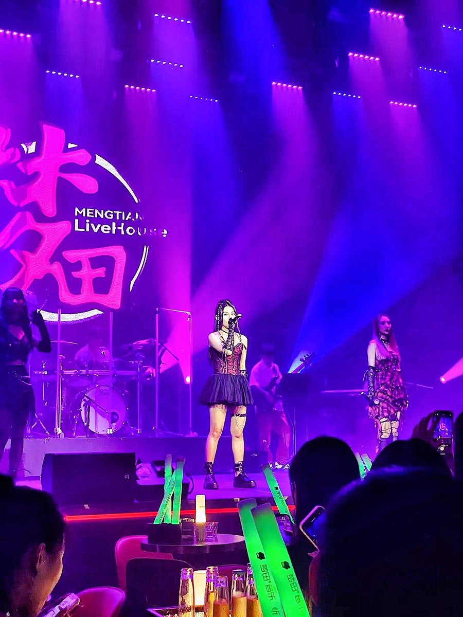 LanceFreiman9's tweet photo. Just watched an absolute banger of a live show last night—energy was off the charts, crowd singing every lyric, and the band sounded tighter than ever! Can’t stop replaying that encore. https://t.co/NEkqaHhjb9