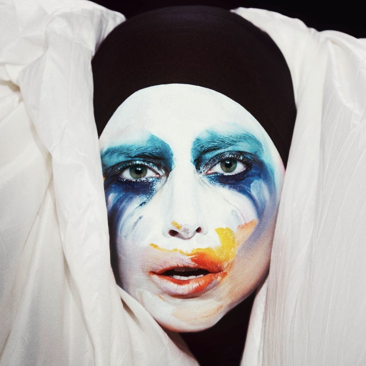 bchartsnet's tweet photo. 🐯🎨 Em primeiro lugar, bom dia! Neste mesmo dia em 2013, ROAR vs. APPLAUSE abalava o mundo pop. Com dias de diferença, singles de Katy Perry e Lady Gaga disputaram holofotes no picadeiro da música pop, deixando gays de fórum aficionados por charts rugindo. Você viveu? https://t.co/k5lq5uhJE0