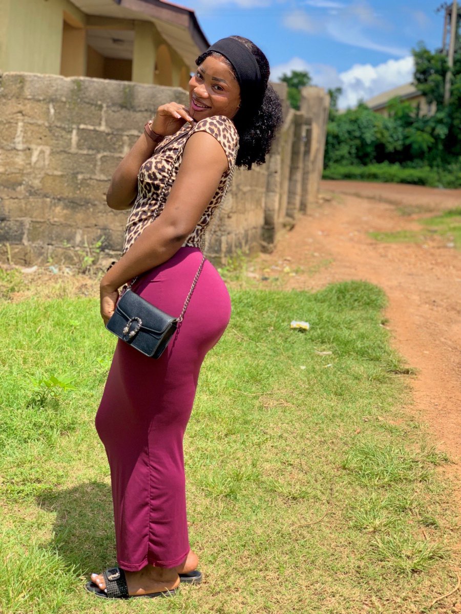 Abis_ol_a's tweet photo. I no sabi Wetin una dey see but e de work sha 😂😊 https://t.co/jJOMPAn6i6