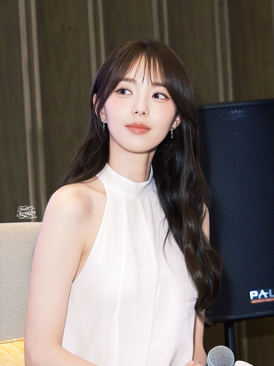 teamsoobinms's tweet photo. 2026 CHAE SOO BIN FANMEETING in Guangzhou ✨ | Whisper of Memories 🌿

#채수빈 #ChaeSooBin #蔡秀彬
#2026_FANMEETING_in_GUANGZHOU
#Whisper_of_Memories 

*Please DO NOT erase / crop or remove logo. Thank you. https://t.co/wqOTjGiEbp