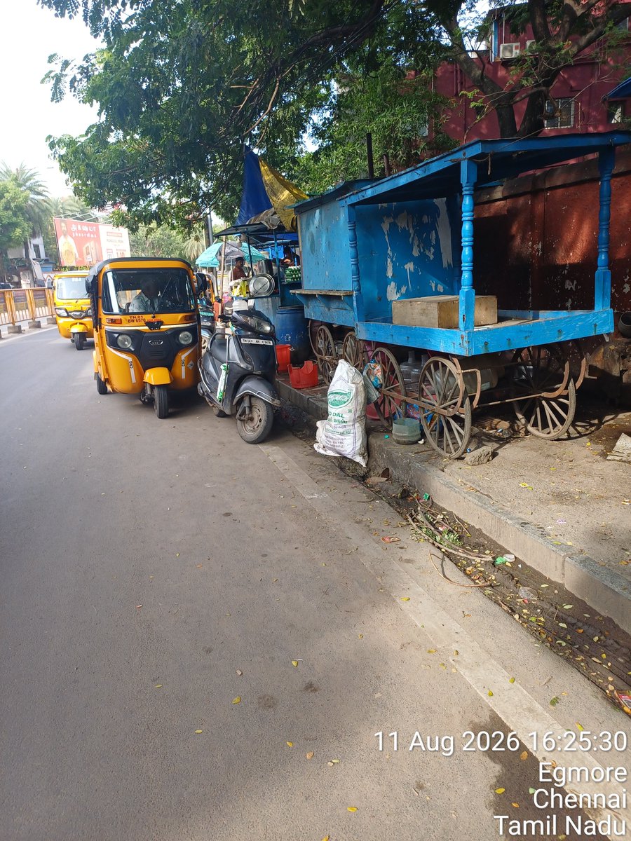 MPTDurai's tweet photo. Street vendors are occupying the entire footpath opposite Egmore Railway Station and even extending onto a bus-route road. Pedestrians are being forced to walk on the carriageway, creating a serious safety and traffic hazard.

How is such encroachment being permitted despite the Street Vendors (Protection of Livelihood and Regulation of Street Vending) Act, 2014 and the need to protect pedestrian space?

I request @chennaicorp, @chennaipolice_ and @ChennaiTraffic, along with @GccNorth, to conduct an immediate field inspection and take appropriate enforcement action, ensuring that the footpath and road space are restored for safe pedestrian and traffic movement.

Pedestrian safety and public road space must not be compromised.

#Egmore #Chennai #StreetVendors #FootpathEncroachment #PedestrianSafety #TrafficManagement #StreetVendingAct2014 #GreaterChennaiCorporation #BlueRootsFoundation @BluerootsF #Mission_GOandTELL