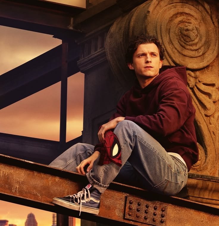 nacaomarvete616's tweet photo. 🚨 Liza Colón-Zayas diz que Tom Holland a fez se sentir bem-vinda em seu primeiro dia no set de SPIDER-MAN: BRAND NEW DAY:

“Quando cheguei no set, ele veio direto até mim, pegou minha mão e me disse o quão animado ele estava para me conhecer e trabalhar comigo. Essa foi a energia com que ele me recebeu.”

via: BuzzFeed