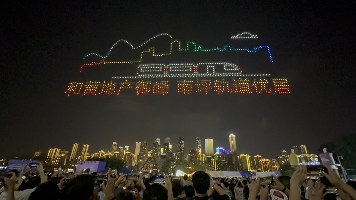 yangalatao's tweet photo. Midnight’s here, sparklers popping, and 2024’s fresh page ready to write! Wishing everyone a glowing, joy-filled year ahead ， https://t.co/IUCo3dXDiL