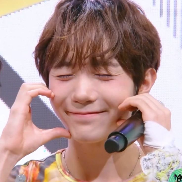 ryoaresocute's tweet photo. CRYING THATS LITERALLY HIM >< https://t.co/q0h0LwSLWX