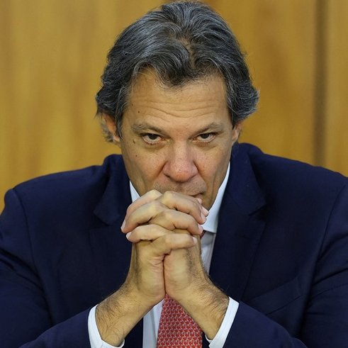 republiqueBRA's tweet photo. 🗣️ "O presidente Lula não queria cobrar [a "taxa das blusinhas"], a federal. Quem introduziu foi o Congresso Nacional. O presidente Lula não queria e ainda falou: 'vou vetar se vocês aprovarem'. Qual o objetivo disso? Não era arrecadatório. Era um pedido do varejo nacional para equilibrar o que vendido numa loja e o que vem de fora. Não tem nada a ver comigo", diz Fernando Haddad.