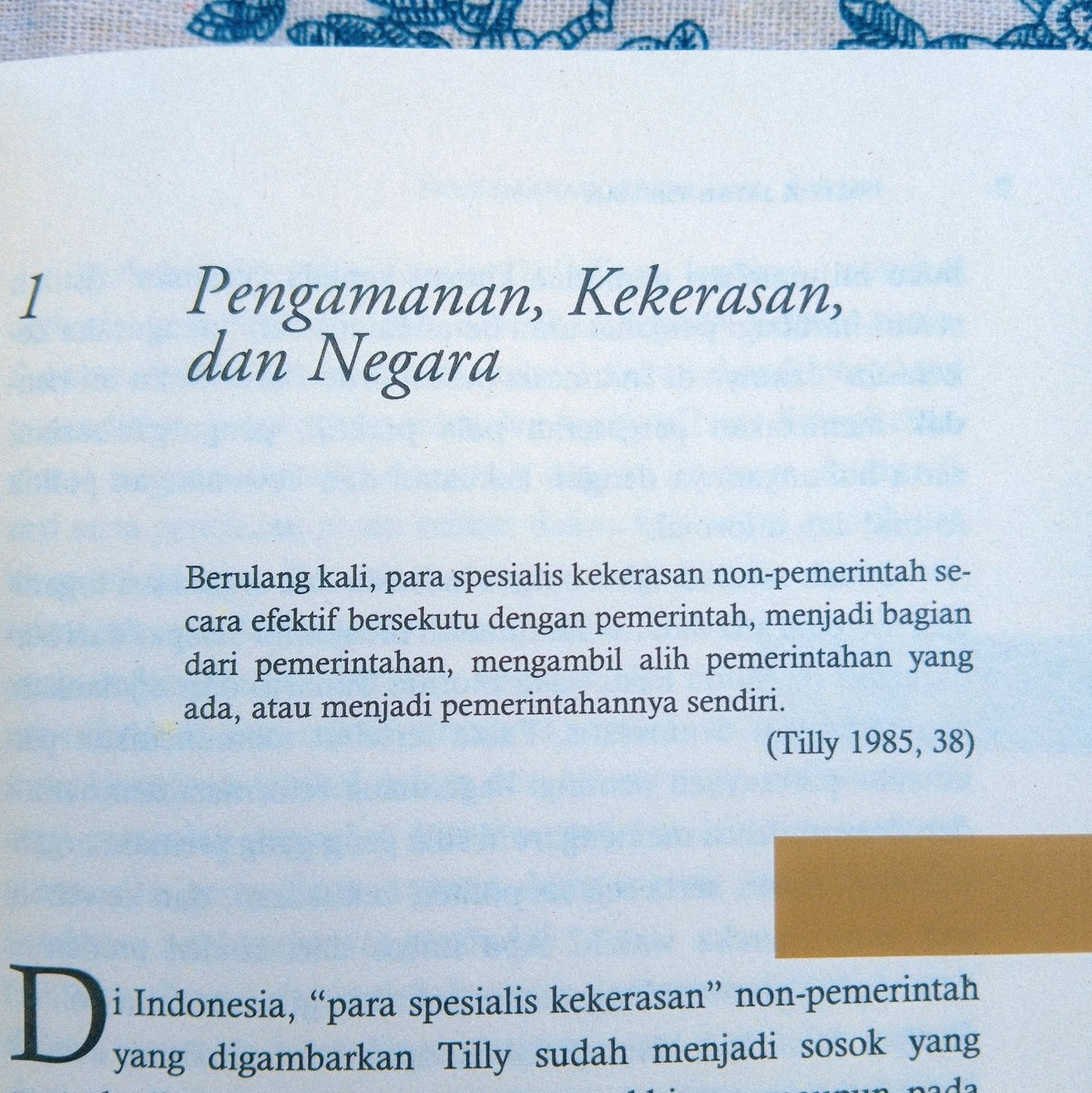 kumachronicle's tweet photo. Politik jatah preman: sebuah upaya pemerintah untuk melanggengkan kekuasaan rezim sekaligus melakukan kekerasan terhadap rakyat tanpa harus mengotori tangan mereka.

Waktu zaman orba, Prabowo memanfaatkan ormas untuk menekan pergerakan aktivis Timor Timur. https://t.co/O5IQqm8ecq