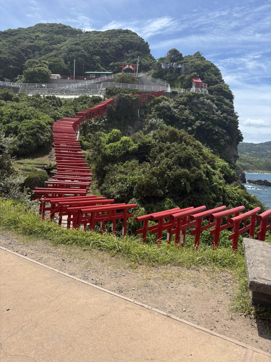 amutan08's tweet photo. こん��んは
最後は

元乃隅神社
秋吉台カルストまで https://t.co/HcUYRsPVJK